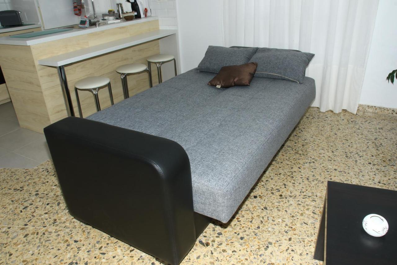 Apartamento R Y C أفيليس المظهر الخارجي الصورة